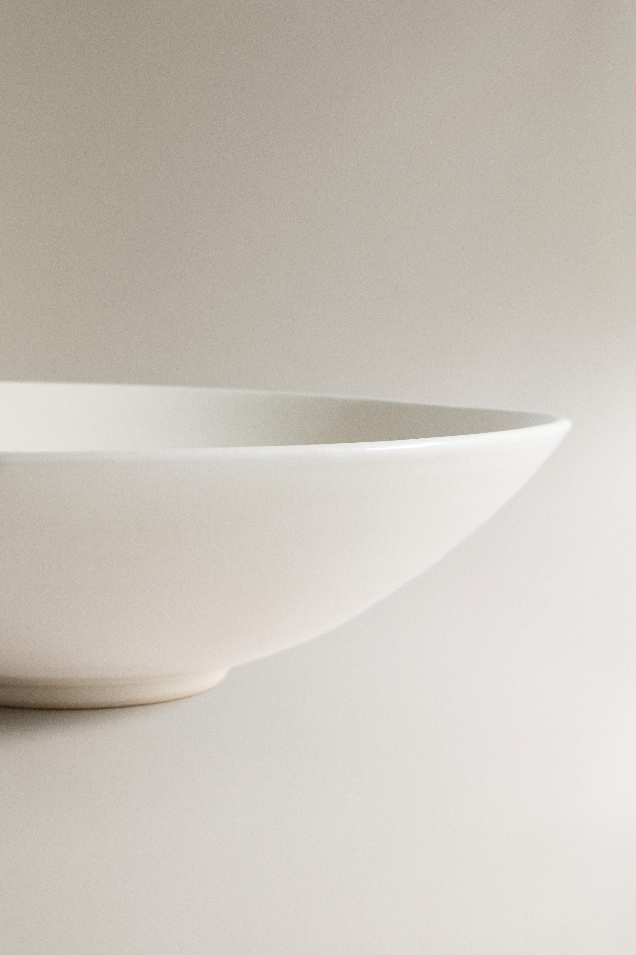 PLAIN STONEWARE SERVING DISH